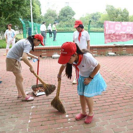 参加地方选举 通过公共服务回报社区